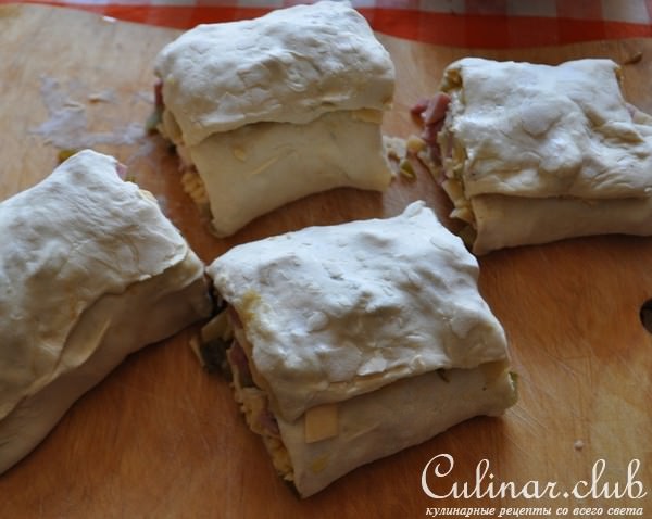 Слоёный рулет с ветчиной и сыром.Готовим в мультиварке!