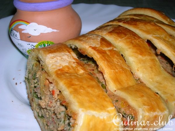 Рулет слоеный с мясом