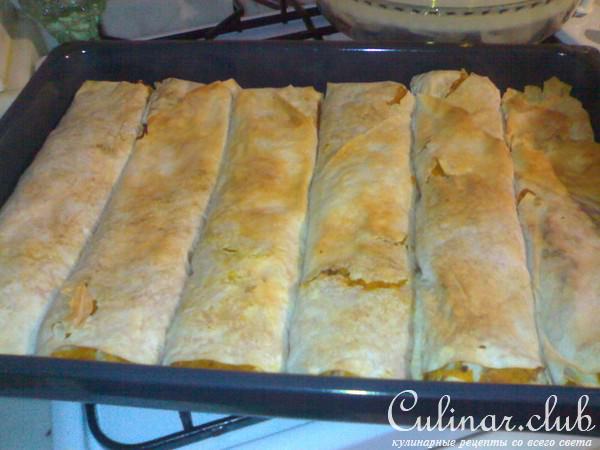 Пирог-рулет с тыквой и грецкими орехами