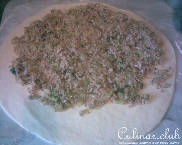 Дрожжевой РУЛЕТ с капустой и куриным фаршем