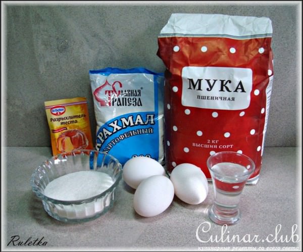 Бисквитный рулет с кокосовым кремом и кусочками ананаса "Нежность".