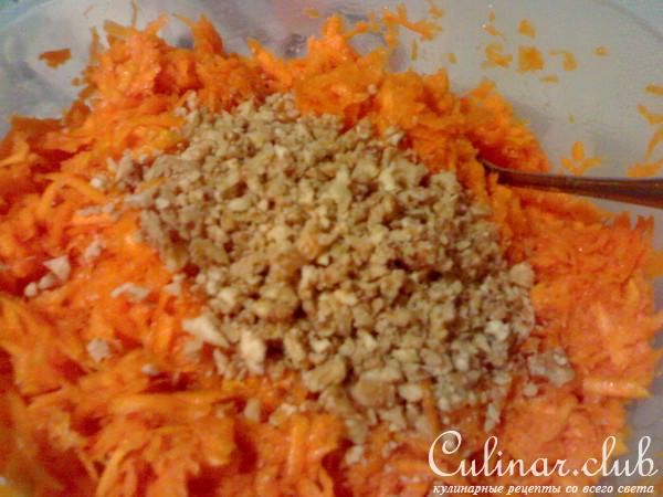 Пирог-рулет с тыквой и грецкими орехами
