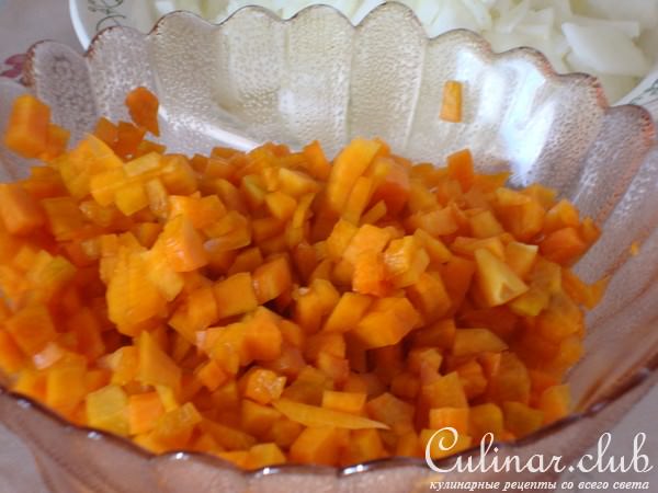 Рулет с мясом и тыквой из слоеного теста 