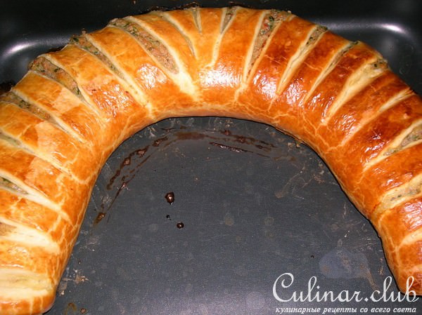 Рулет слоеный с мясом