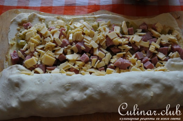 Слоёный рулет с ветчиной и сыром.Готовим в мультиварке!