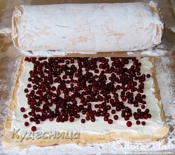 БРУСНИЧНЫЙ РУЛЕТ-БЕЗЕ