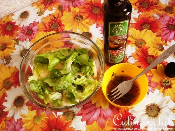 Сочный салат из груши с фундуком и сельдереем.