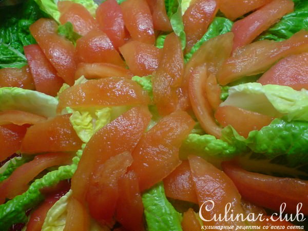 Салат с томатами и куриной печенью