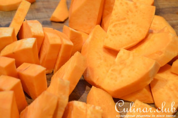 Теплый картофельный салат с бататом и зеленым луком