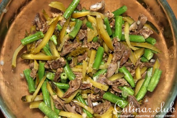 Салат из куриных сердечек 