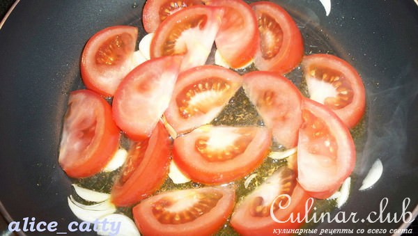 Теплый салат из руколы с помидорами