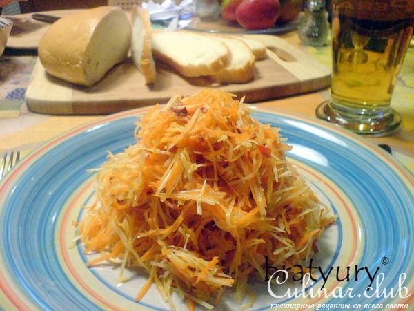 Сытный салат из моркови, кольраби и репчатого лука
