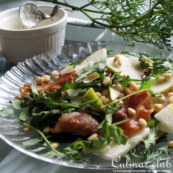 Салат с грушами и хрустящим беконом