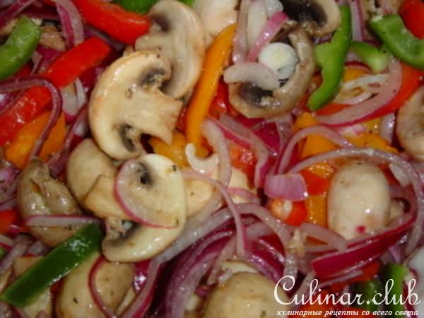 Салат-сюрприз из свежих шампиньонов