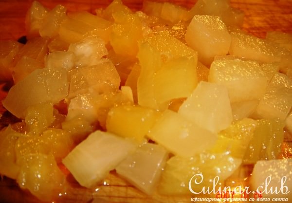 Салат сырный с ананасами 