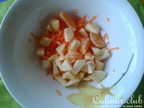 Cалат с курочкой и фруктами