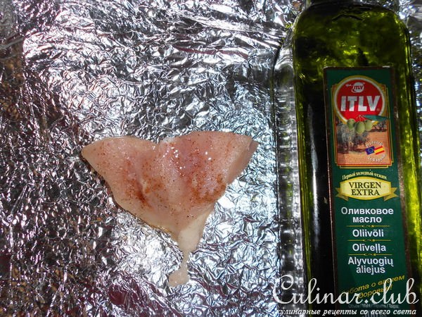 Салат с курицей на подушке из овощей