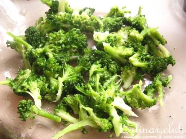 Салат с курицей и брокколи 