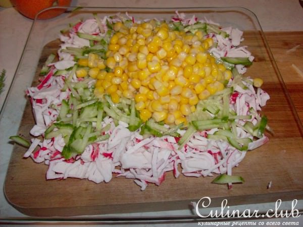 Салат с креветками и крабовыми палочками