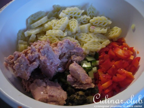 Салат (Nudelsalat)из макарон с тунцом