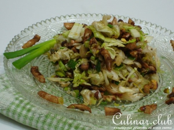 Салат из пекинской капусты с шампиньонами 