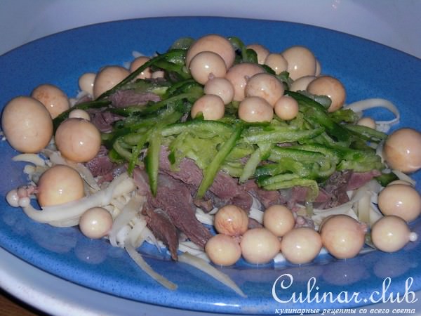 Солат из индюшиных желудков с сыром,яйцами,огурцами