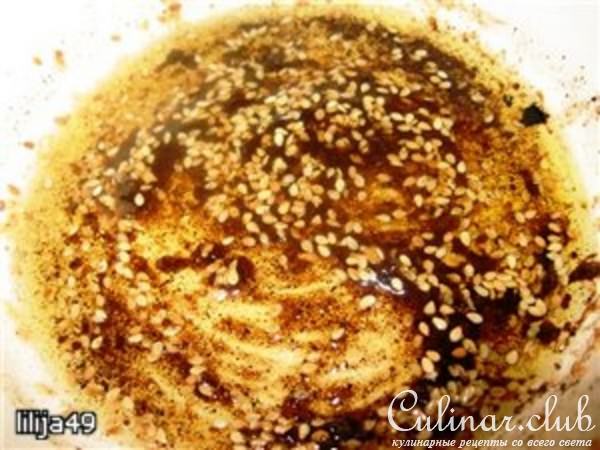 Салат из брокколи, брынзы, лесных орехов и помидоров-черри
