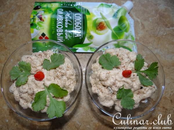 Салат нежный "Снежный" с овощами и печенью трески