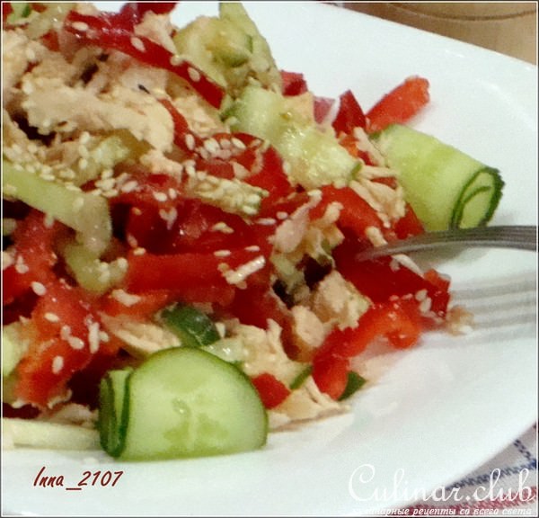 Салат из куриной грудки с огурцами
