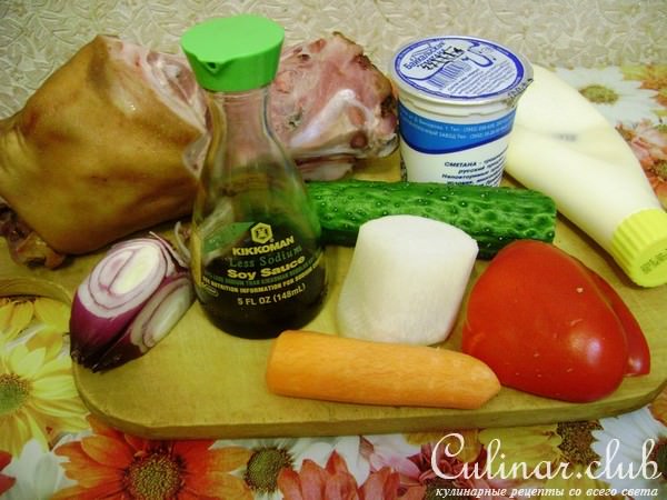 Салат из овощей с ветчиной и сметанной заправкой «И было вкусно».