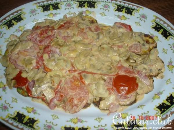 Салат из ветчины и риса.