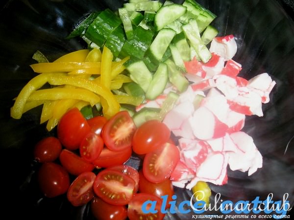 САЛАТ С КРАБОВЫМ МЯСОМ И ИНДЮШКОЙ