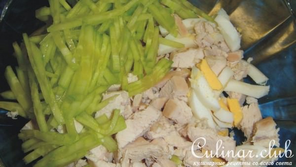 Коктейль из мяса птицы.