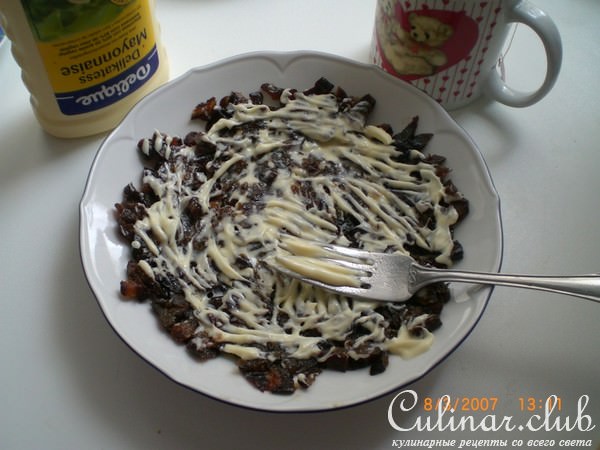Салат куриный с черносливом