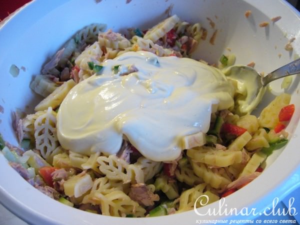 Салат (Nudelsalat)из макарон с тунцом
