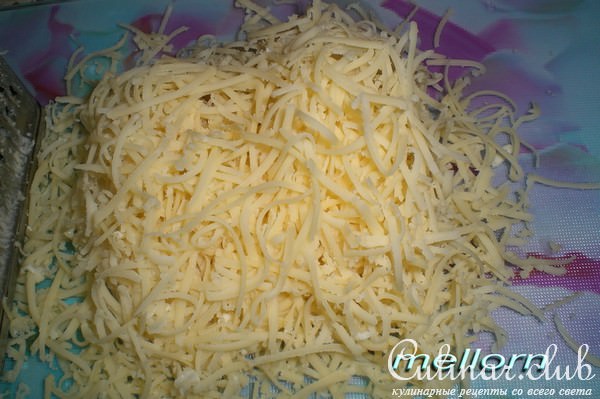Салат из крабовых палочек с сыром и ананасами