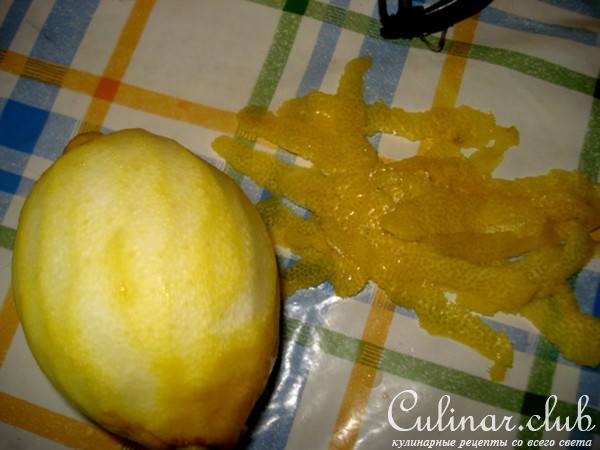 Салат из свинины с клубникой и руколой