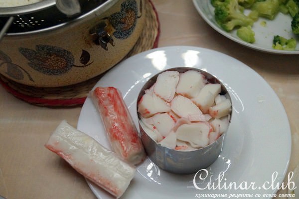 Салат с рисом и брокколи.