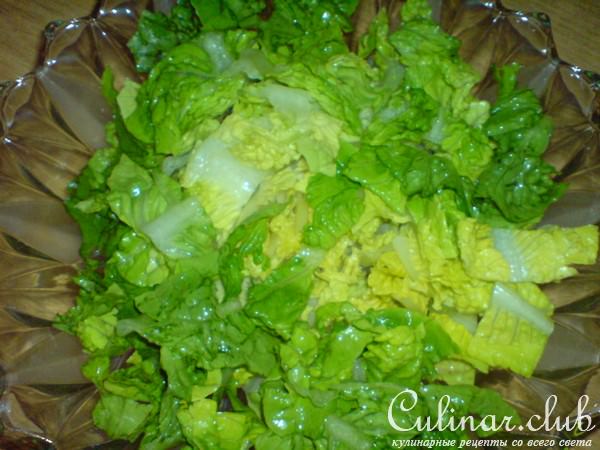 Салат зелёный с варёными яйцами и соусом из тунца