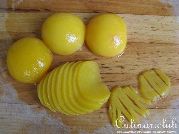 Персики с курицей