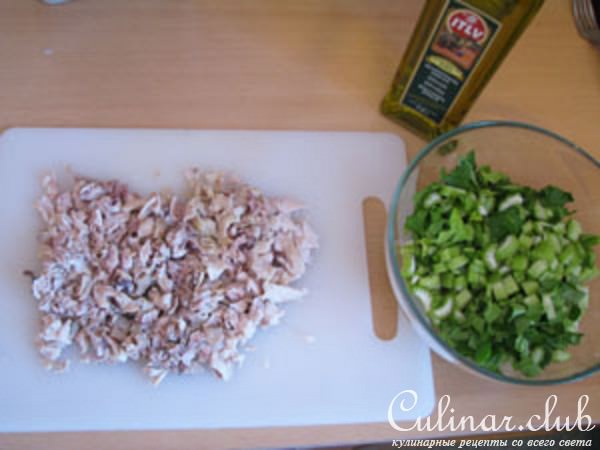 Приятный салатик из курицы и сельдерея