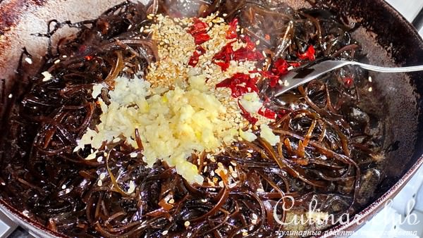 Салат из морской капусты с кунжутом по-корейски