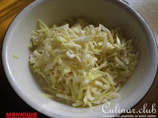 Салат с куриной печенью и яйцом-пашот