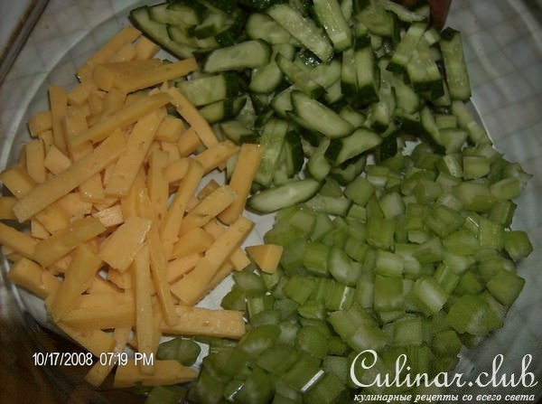 Салат с курицей, шампиньонами и т. д.
