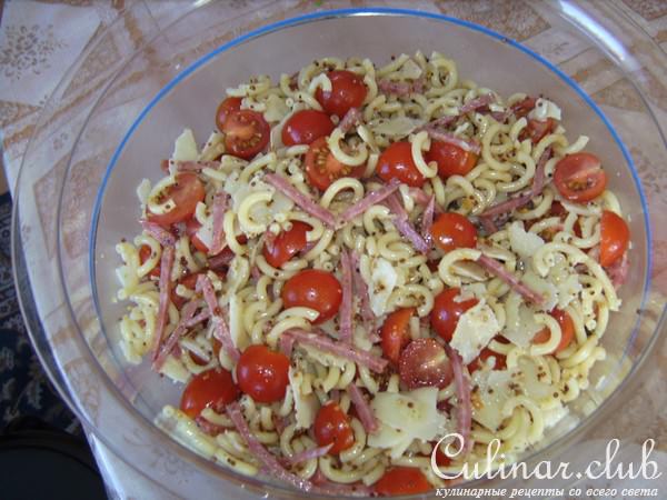 Салат макароны с руколой. Nudelsalat