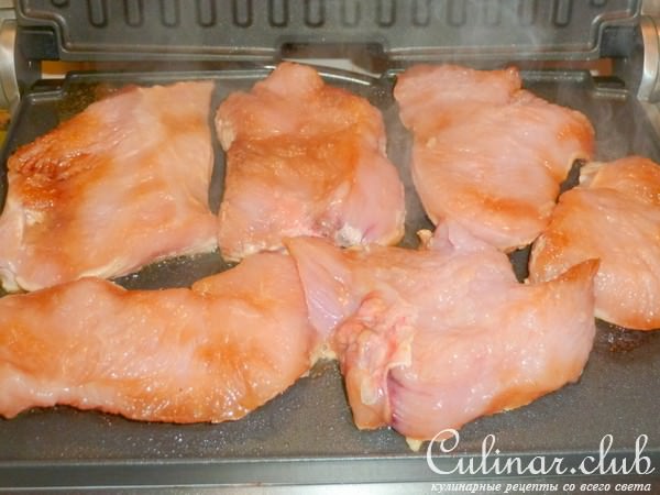 Теплый салат с грудкой индейки и грилованными овощами