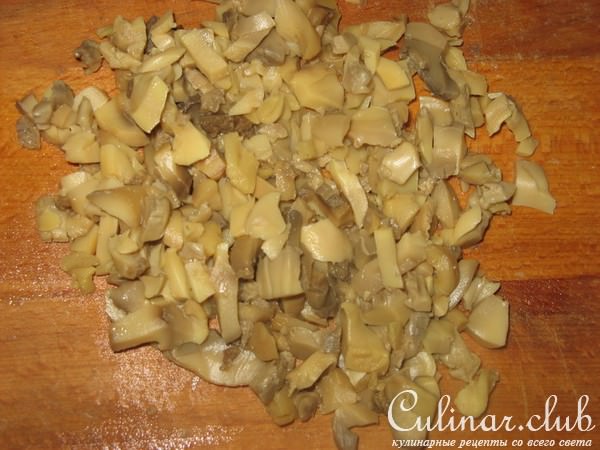 Салат рыбно-авокадный с ананасом
