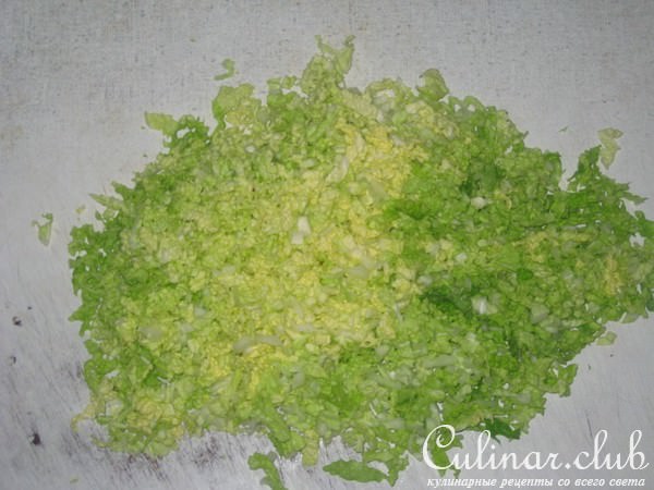 Салат с крабовыми палочками и кочанным салатом.