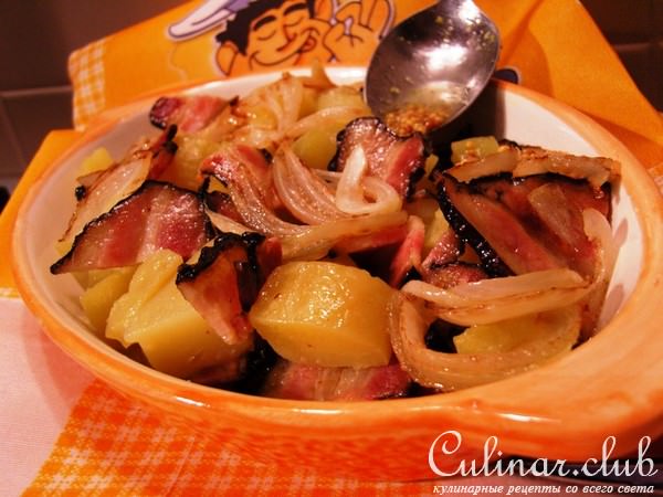 Горячий салат с беконом и картофелем