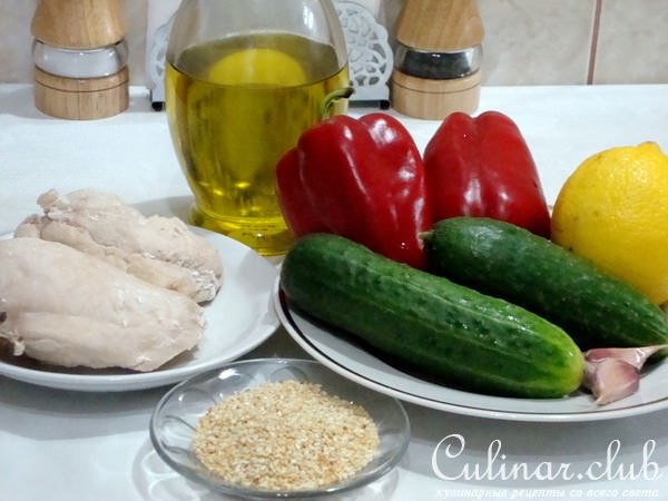 Салат из куриной грудки с огурцами